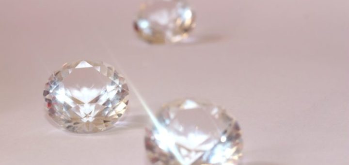 Алмазный рынок остается стабильным, но осторожным в 2025 году
